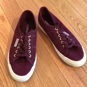 Maroon supergas